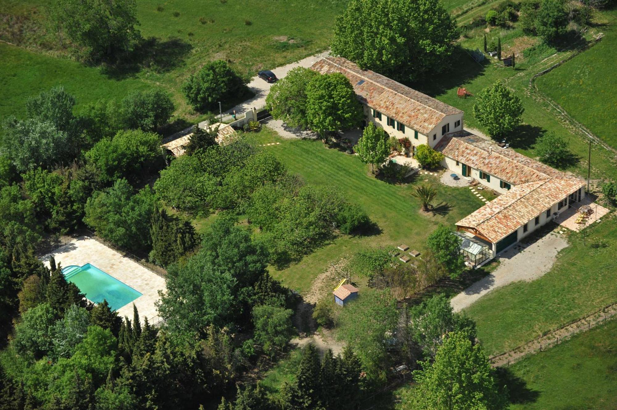 Gites Domaine Des Machottes Grans Luaran gambar